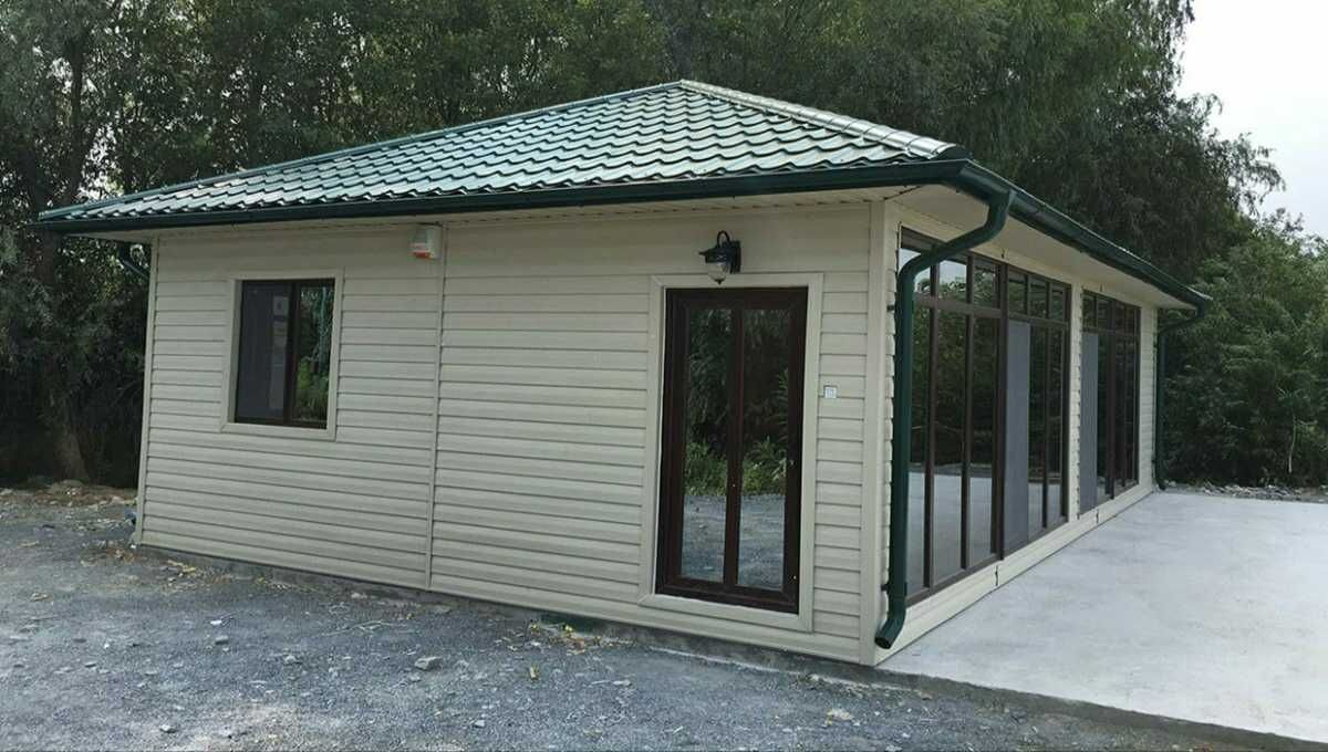 Casa, garaje auto pe structura metalica si panou sandwich termoizolant
