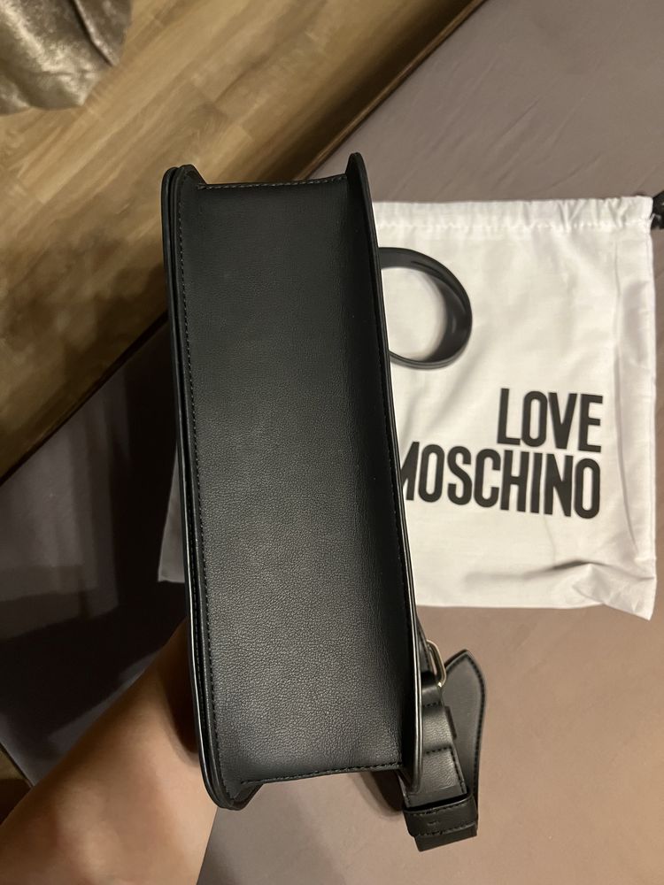 Geanta Moschino