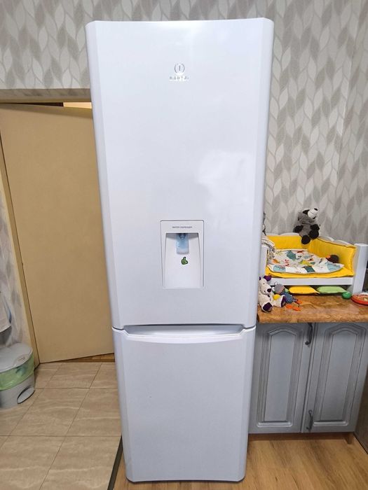 Хладилник с фризер indesit