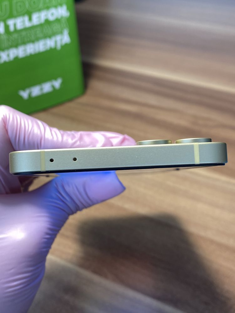 Samsung Galaxy Z Flip 6 / Garanție 12 luni / 256 Gb / Ca nou |