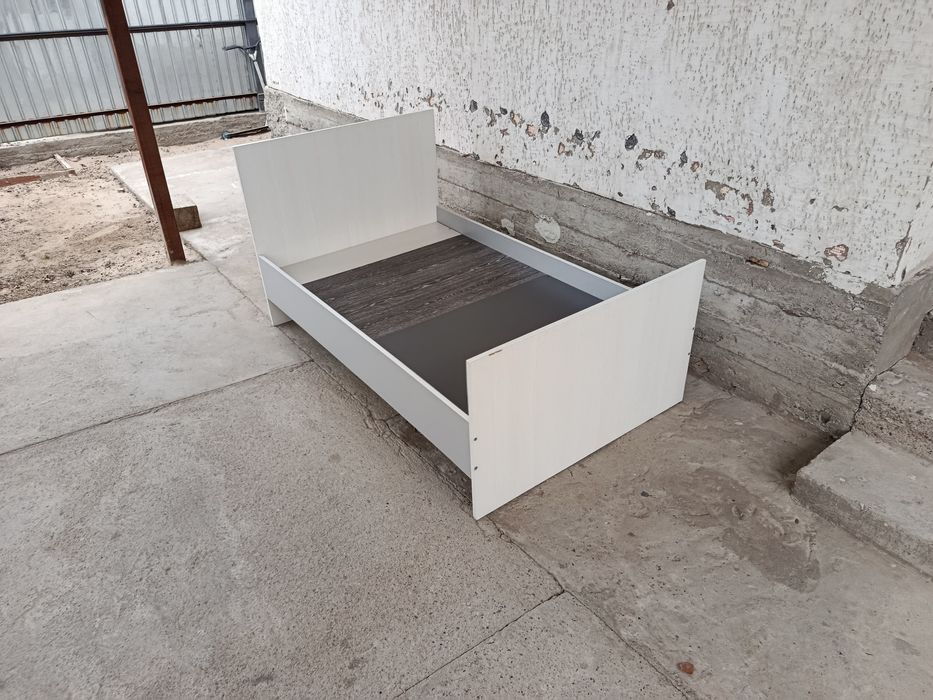 Детская кровать размер 1.5-1 метр