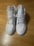 Високи кецове Adidas
Подарък и са обувани един път, н