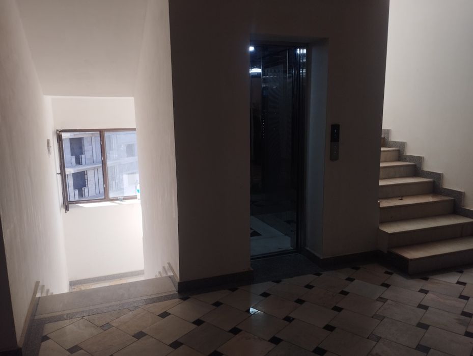 Квартира, евротамир хоналар булинган топлий пол утказилган