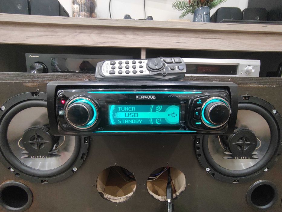 Висок клас KENWOOD KDC-W7544U USB / AuX / CD / MP3