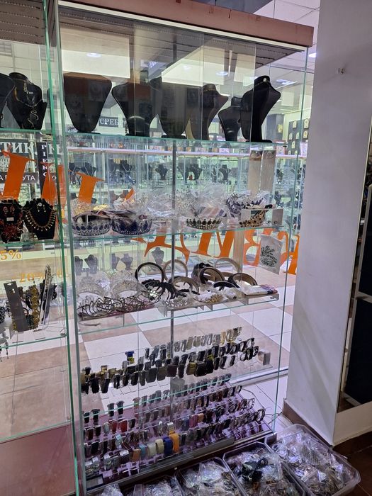 3 бр витрини с LED осветление