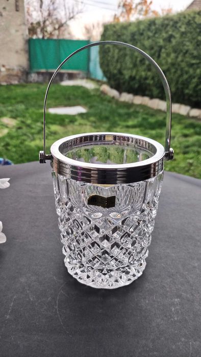 Масивен кристален съд за лед с метална окантовка