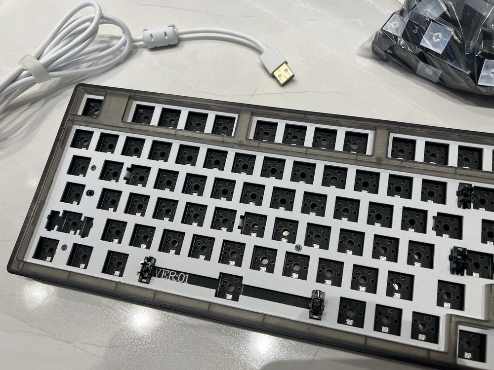 Механична клавиатура 980 DYI basis kit hot swappable, БЕЗ суичове