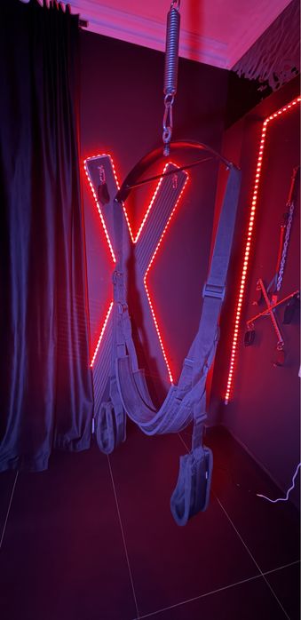 Regim Hotelier BDSM Jacuzzi