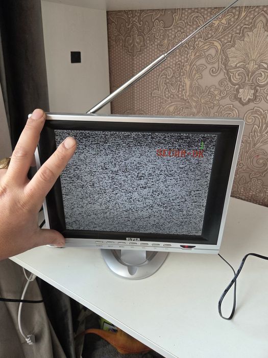 Продам монитор мини телевизор с аналогов тюнером