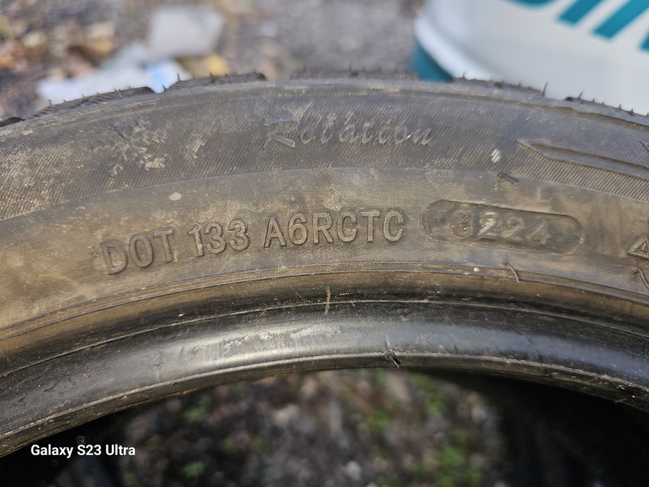 Vând 2 Anvelope Iarna 225/45/18