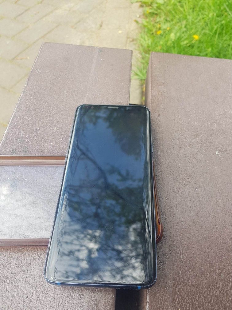 Vand sau schimb Samsung s9 plus impecabil