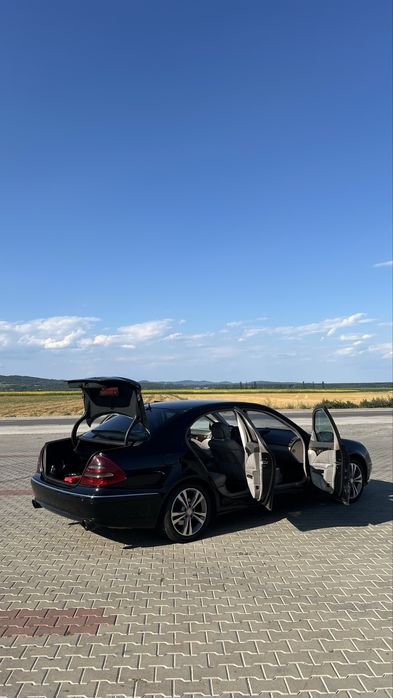 Mercedes-Benz E-Class W211