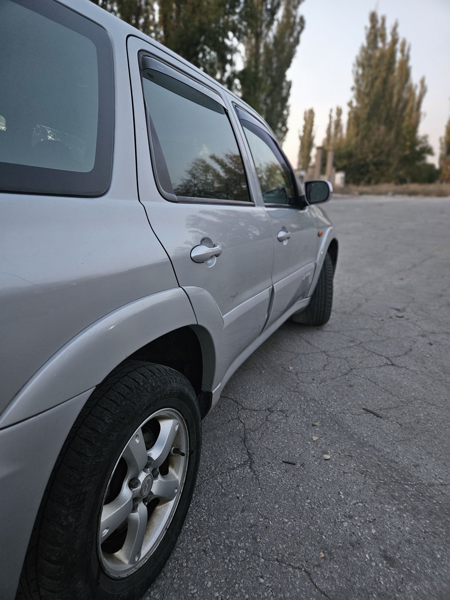 MAZDA Tribute 2.3i