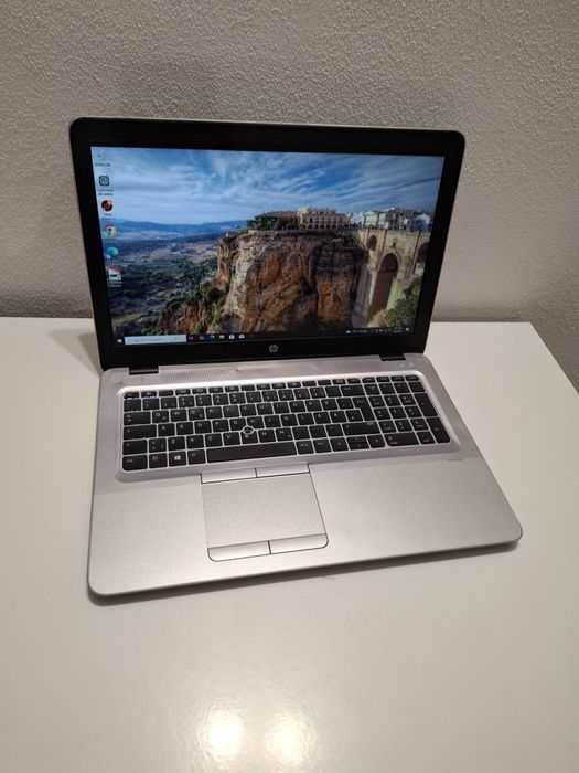 Laptop  cu i5 generația a 7 a