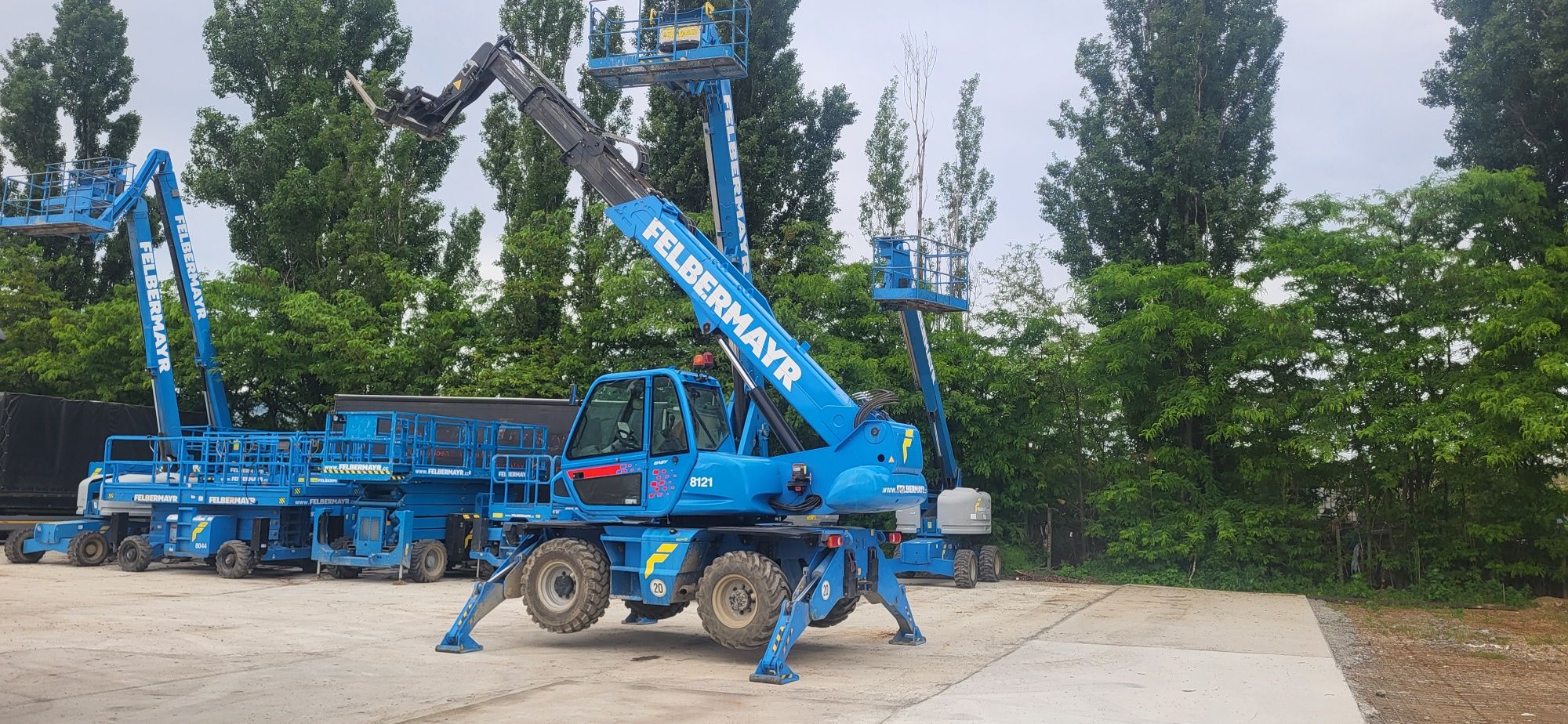 Închiriez Manitou rotativ, încarcator telescopic ,telehandler