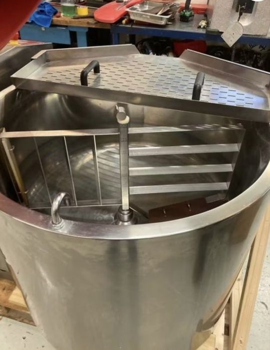 Електропарен казан 300 л 9 бр.