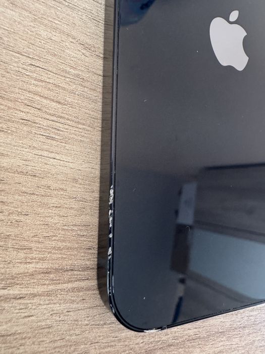 Продавам Iphone 13