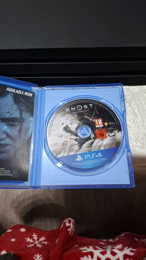 Playstation 4 Pro с джойстик и 2 игри
