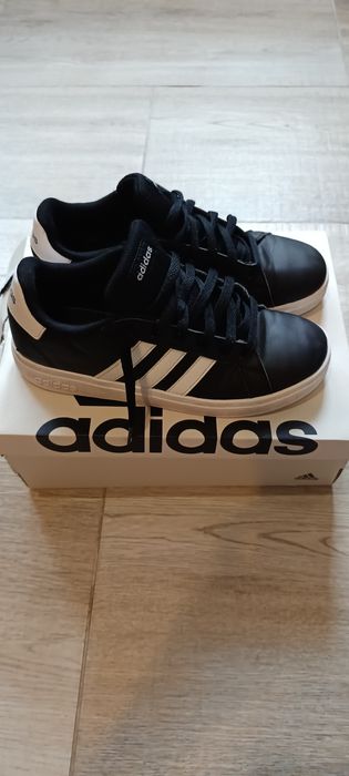 Маратонки адидас