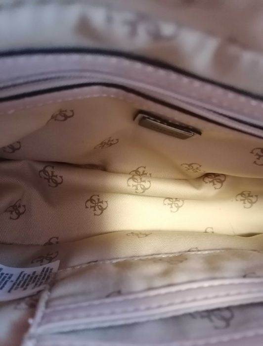 Дамса чанта Guess лилава