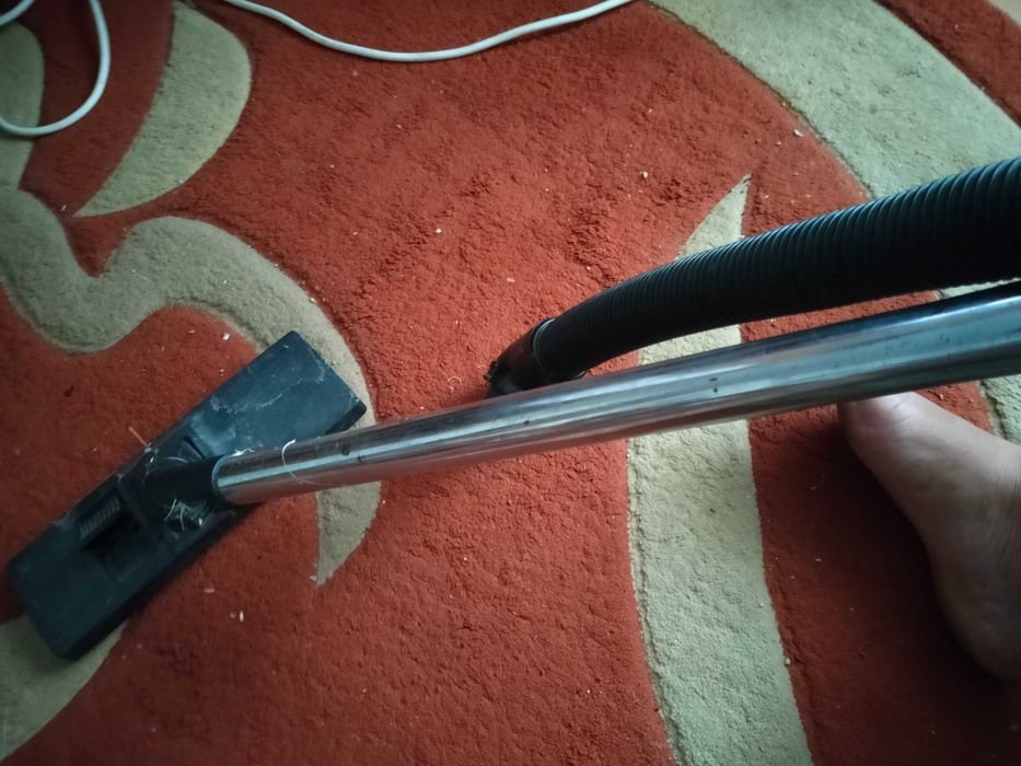 Vând aspirator vertical