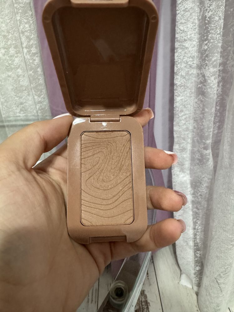 Buttermelt bronzer NYX - DESERVE BUTTA