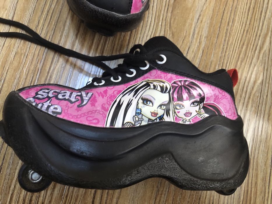 Продаются кроссовки- ролики.