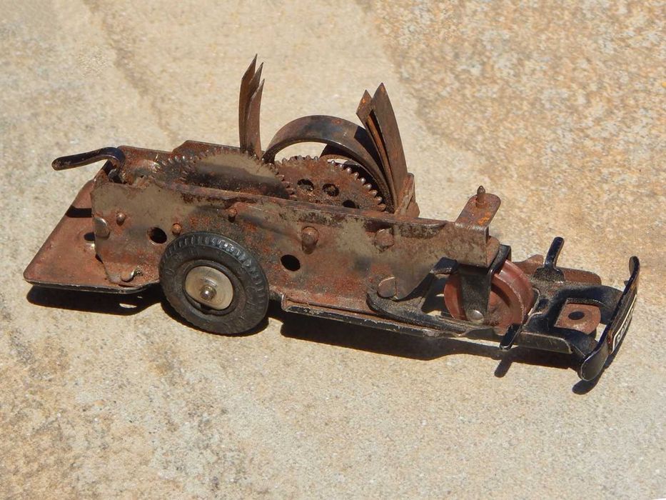 Sasiu jucarie cu motoras frictiune Schuco anii '50 Germania de Vest