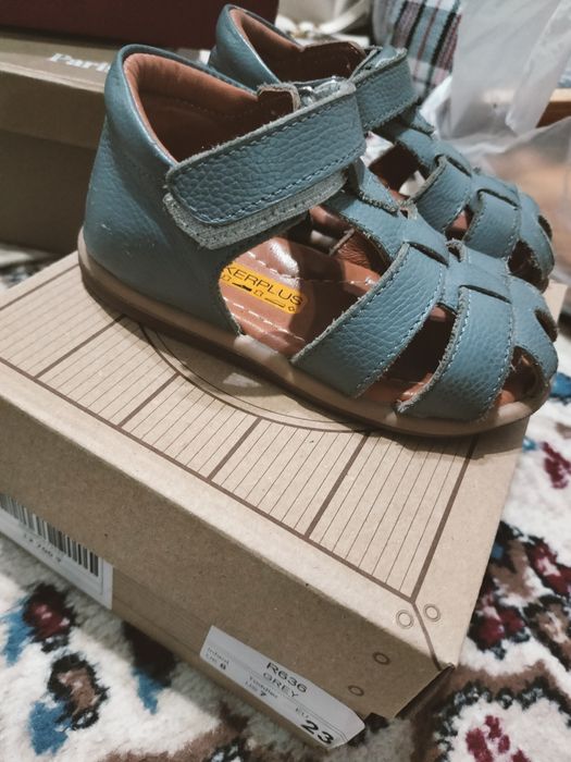 Продам детские сандали 23 размера