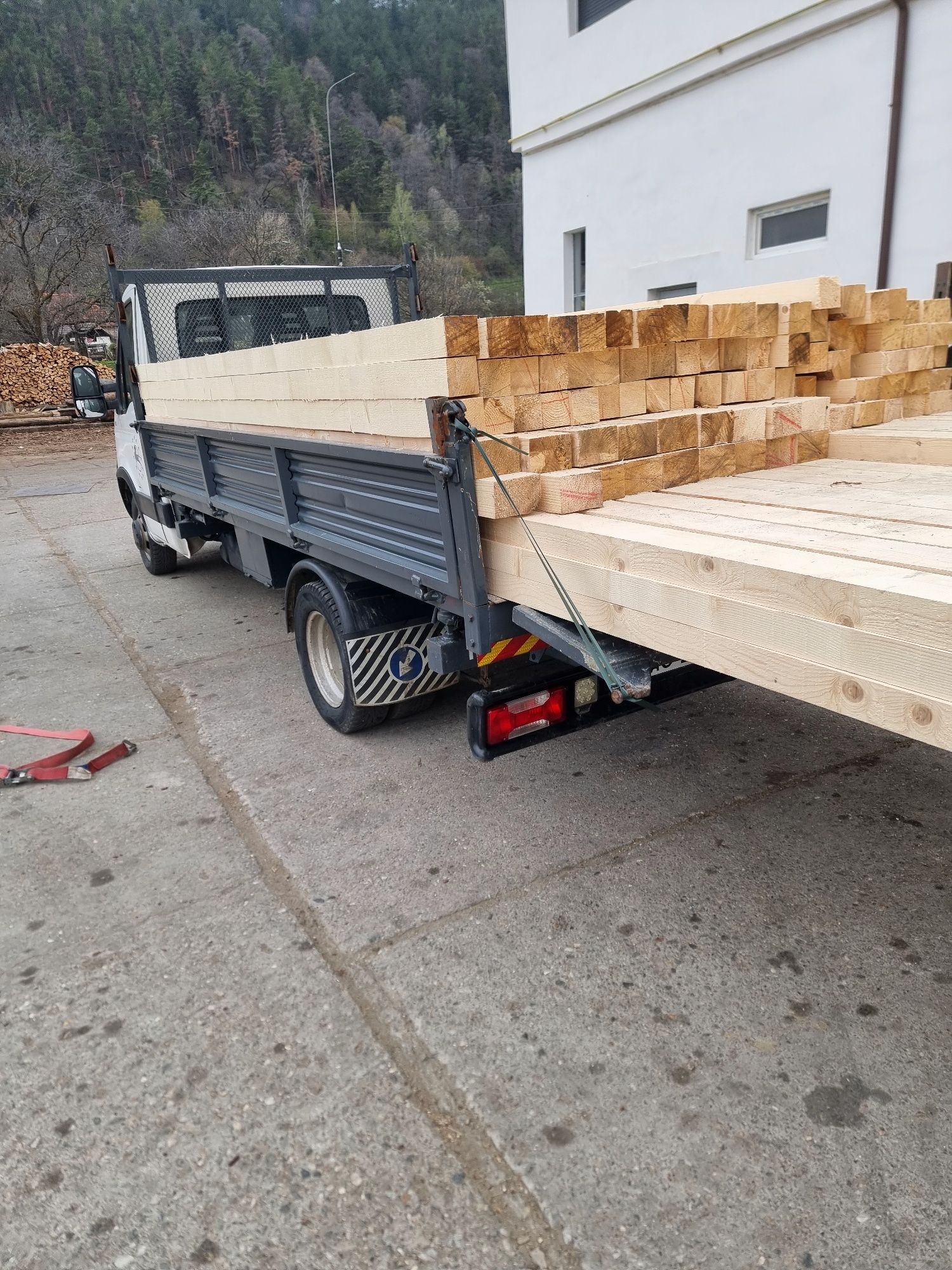 Vând cherestea pentru construcții