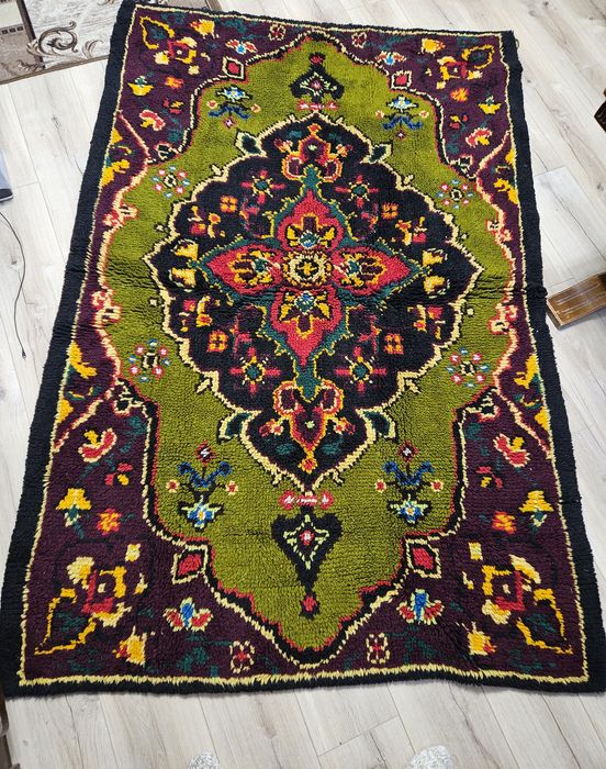 Шарен вълнен губер