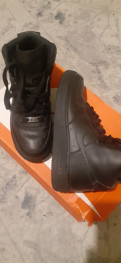 Обувь на мальчика 38-38,5 раз.Nike AIR
