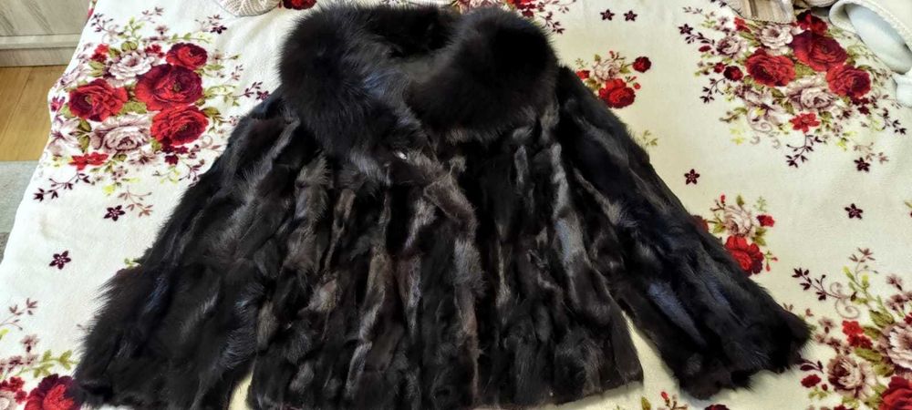 Haina de blana naturala (vizon) cu guler de vulpe polara