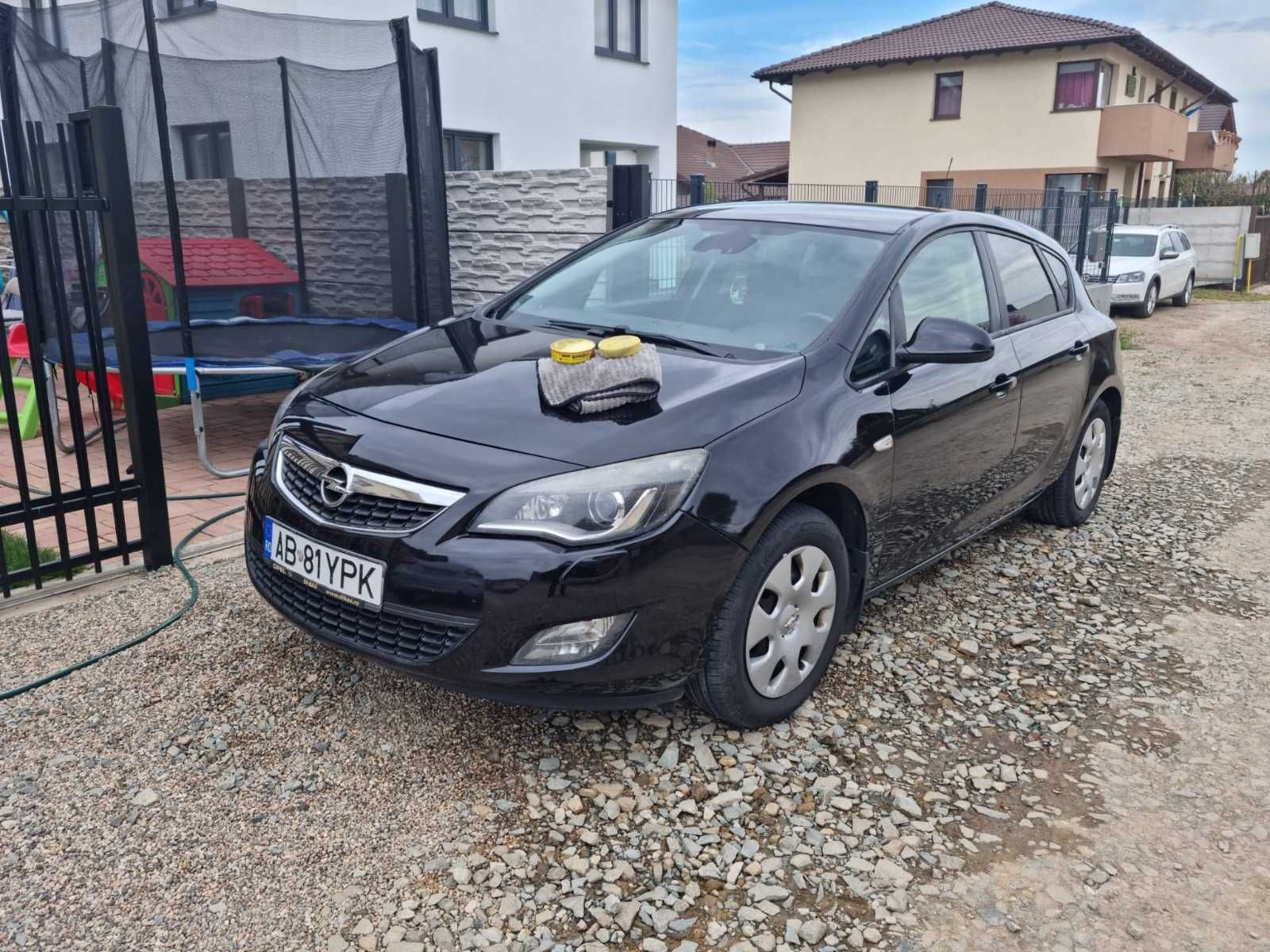 Opela Astra J 1,4 NET turbo 2011