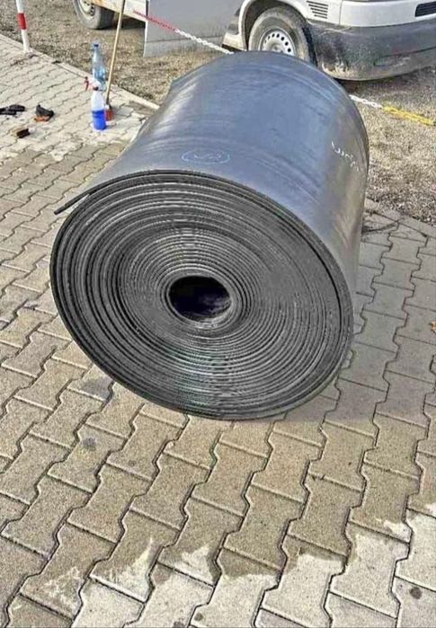 Banda de cauciuc ideala pentru boxe de cai, animale, balastiere etc