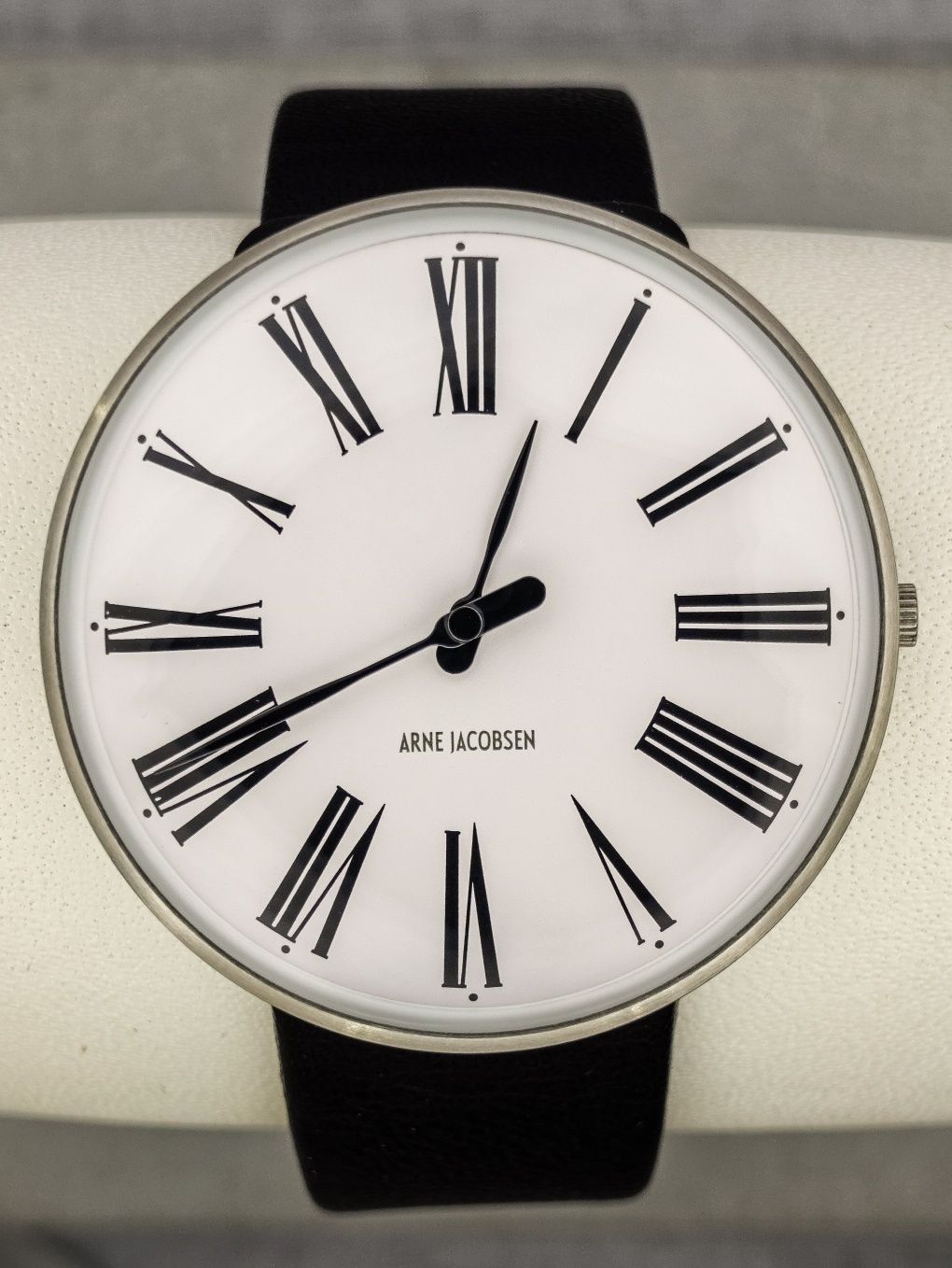 Унисекс часовник Arne Jacobsen Roman