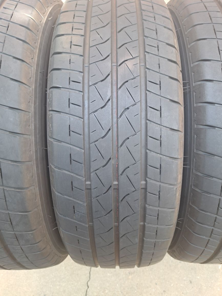 Vând 4 Anvelope Vară  Bridgestone Duravis 215/65R16 C