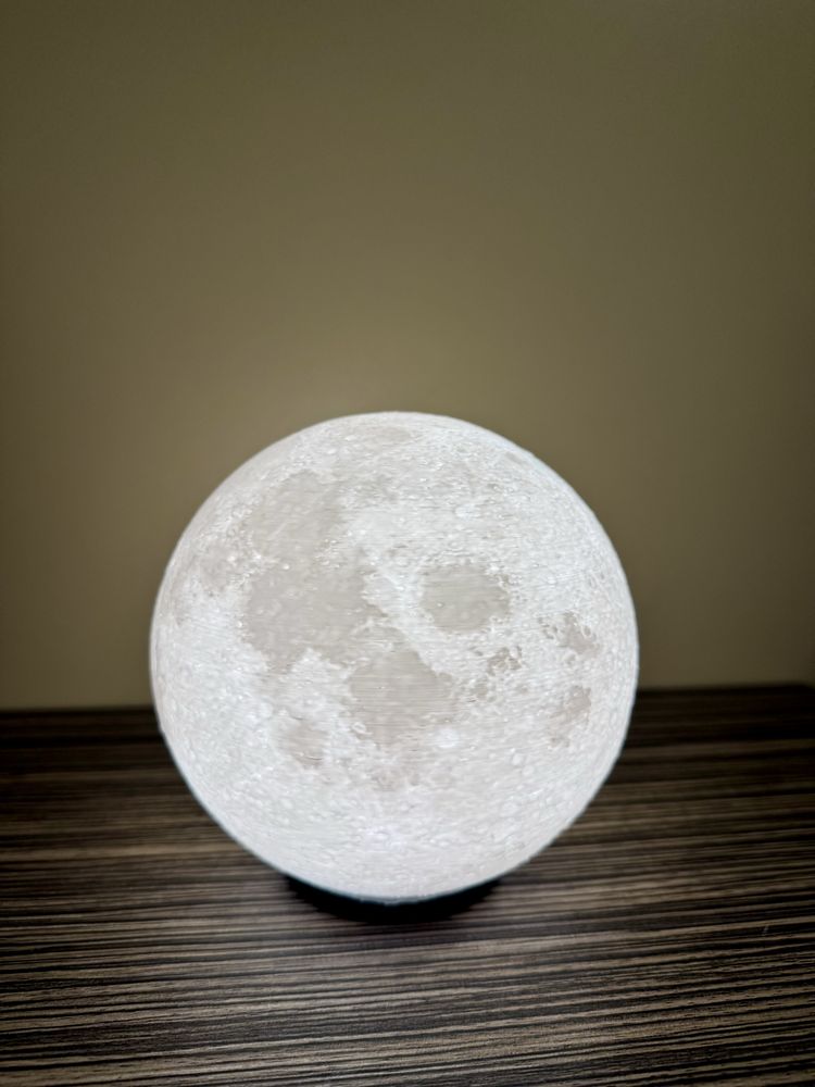 Vând luna luminoasă printată 3d - lampa de veghe - moon light