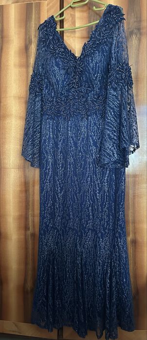 Vand rochie pentru soacra mica sau mare ,chiar pentru orice ocazie .,.