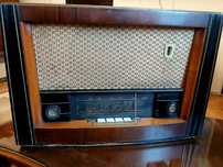 Radio cu lămpi marca Radio Popular LUX S 574 A,an 1957.