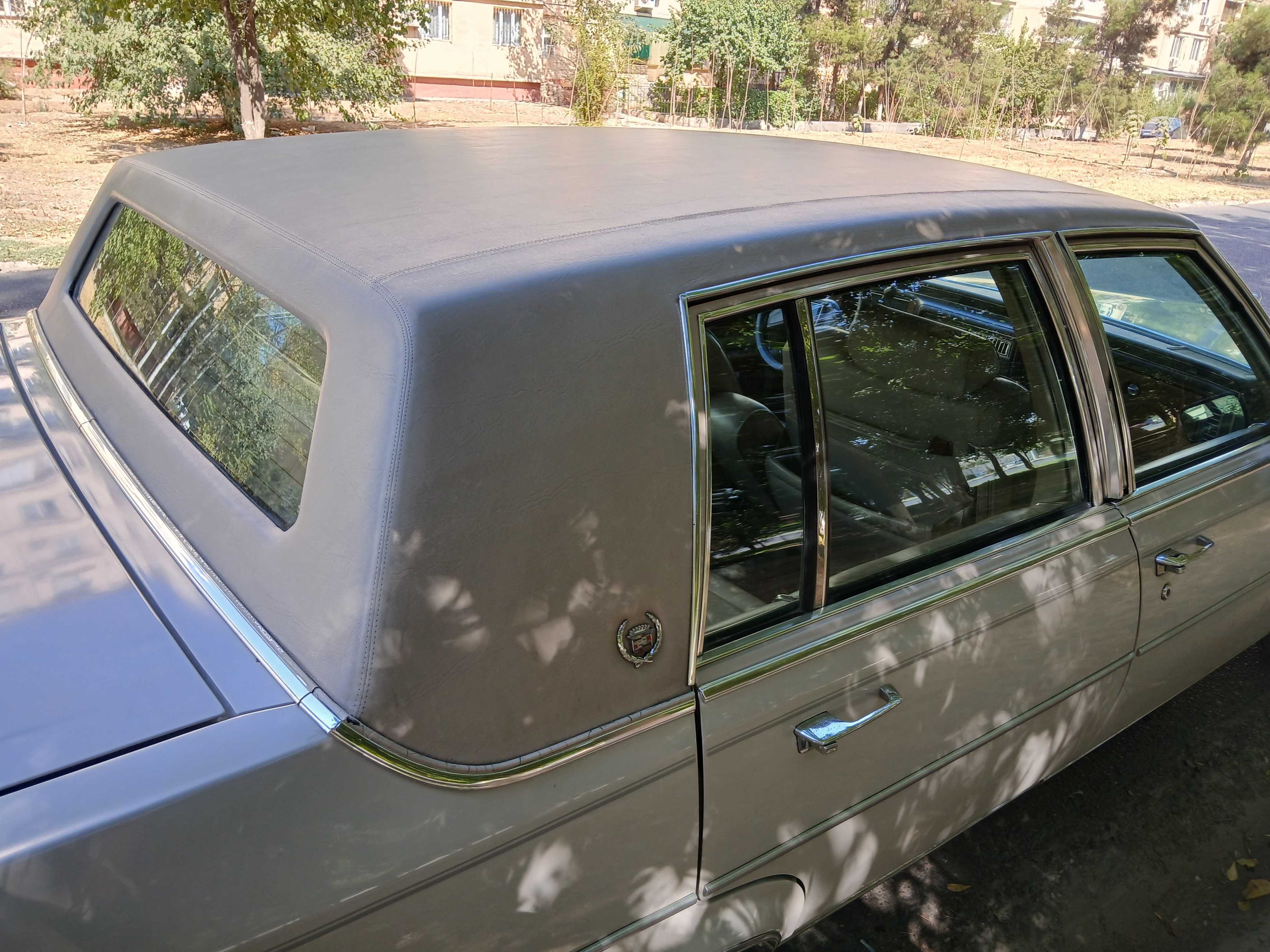Cadillac fleetwood brougham 1984