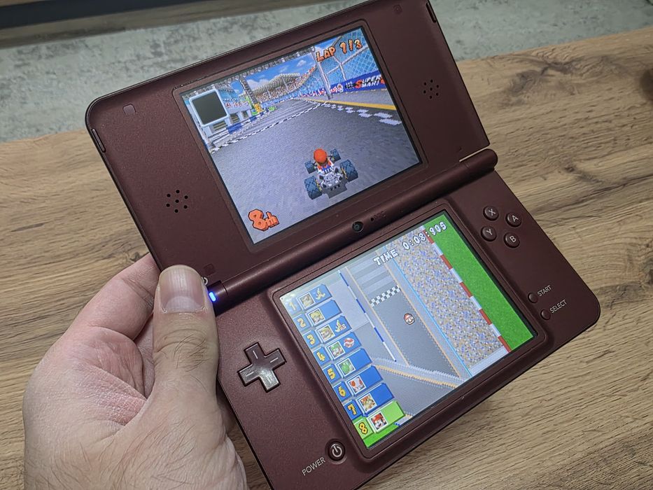 Игровая приставка Nintendo DSi Whine Red