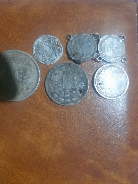 Класйор кожен със монети има и други монети бонус