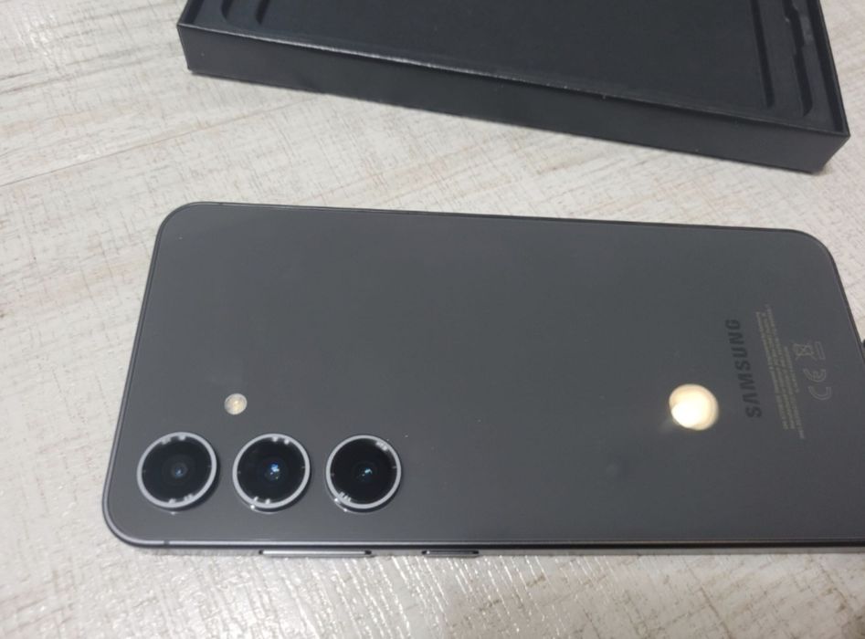 Vand sau schimb S24 FE impecabil la cutie