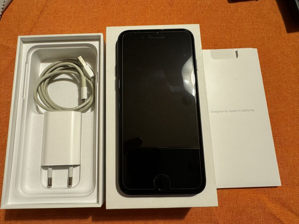 Продавам iPhone 7 Black 32GB