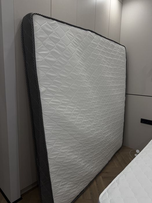 Продам пружинный матрас 200*200