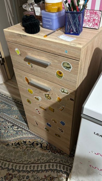 Тумбочки 2 шт для детской комнаты в идеальном состаянии наклейки можно