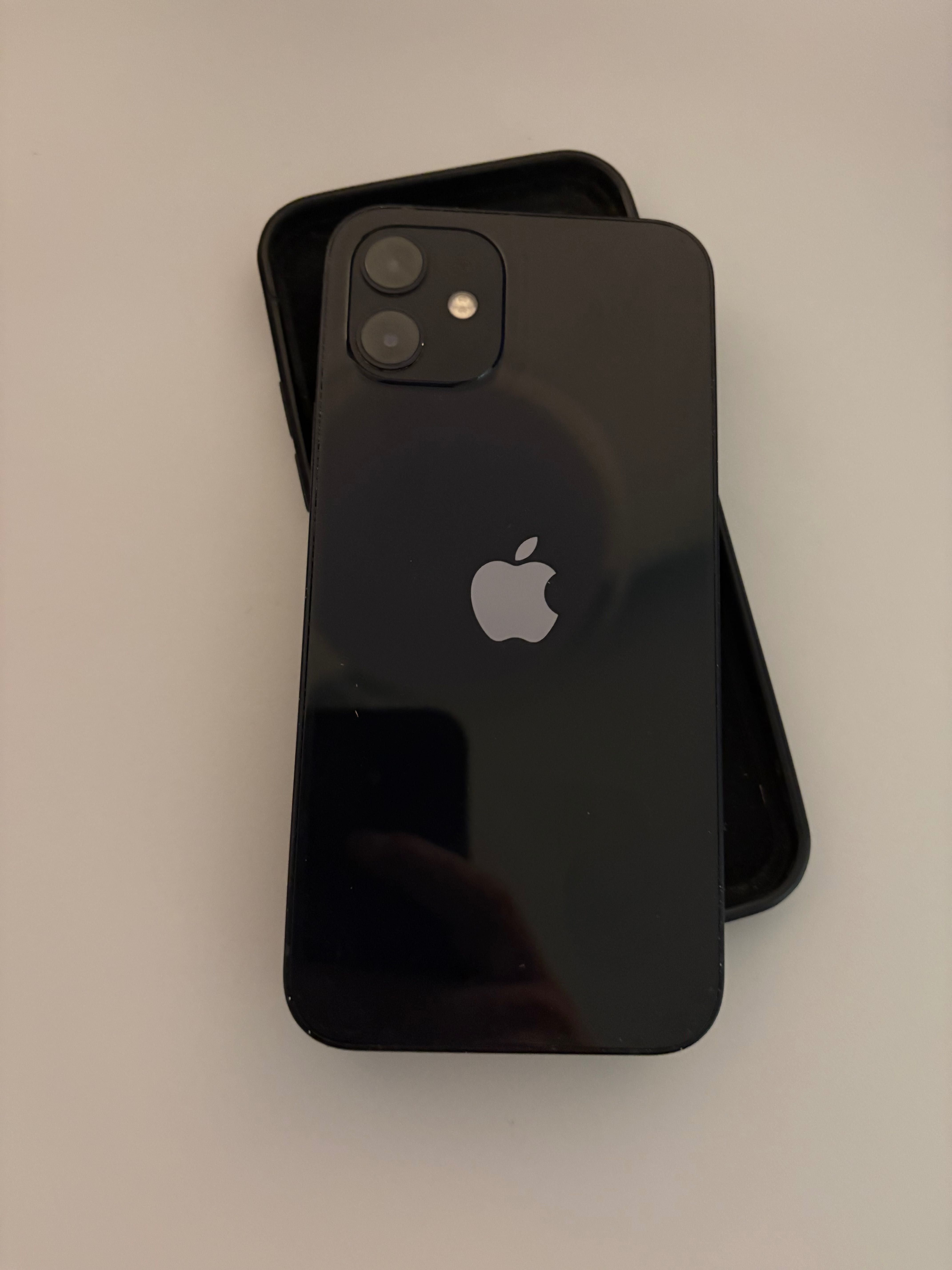 Iphone 12 - 64GB , 79% батерия, много добро състояние