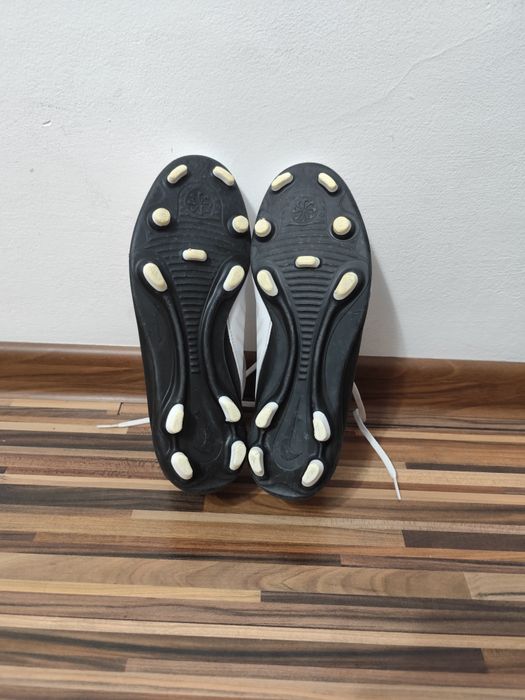 Ghete de fotbal Nike Phantom GX 2 Academy mărime 38.5