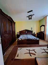 Mobilă dormitor-lemn masiv